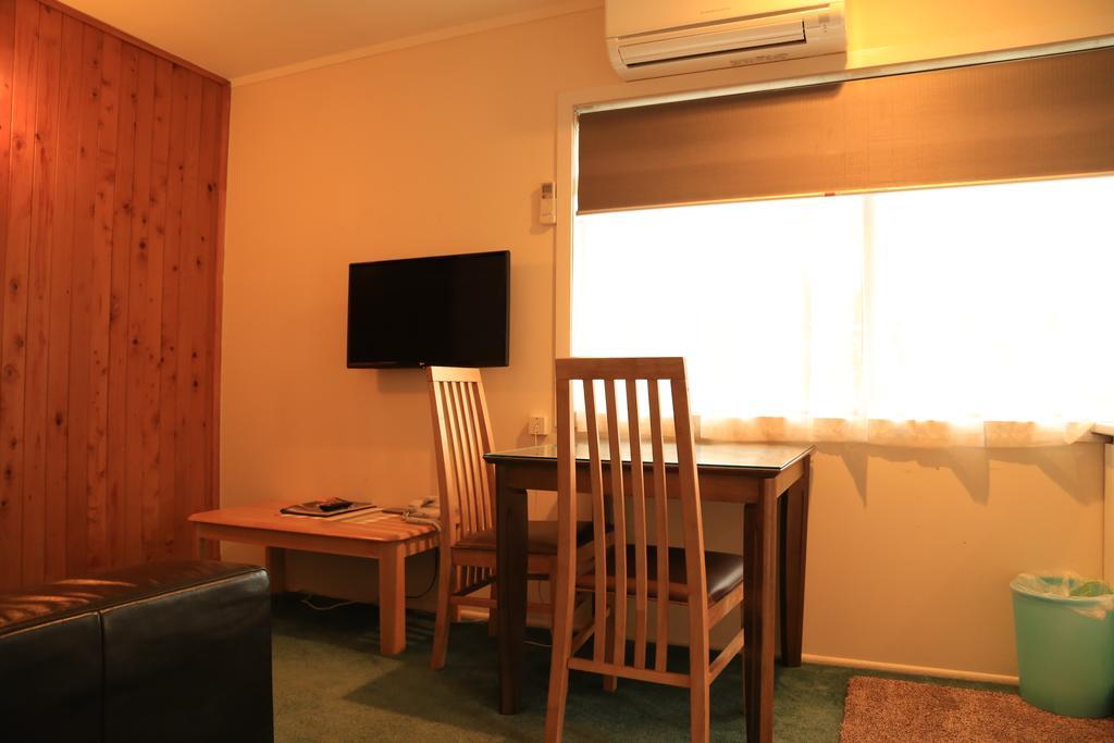 Papakura Motor Lodge & Motel Exterior photo