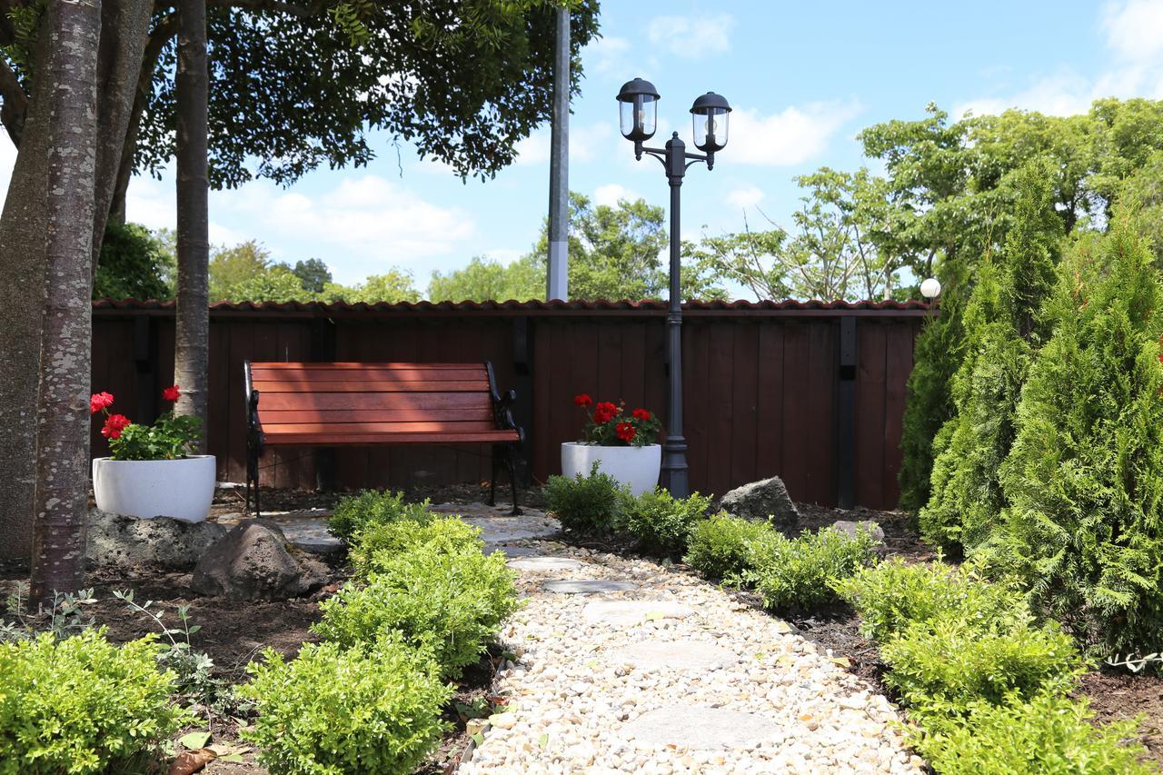 Papakura Motor Lodge & Motel Exterior photo