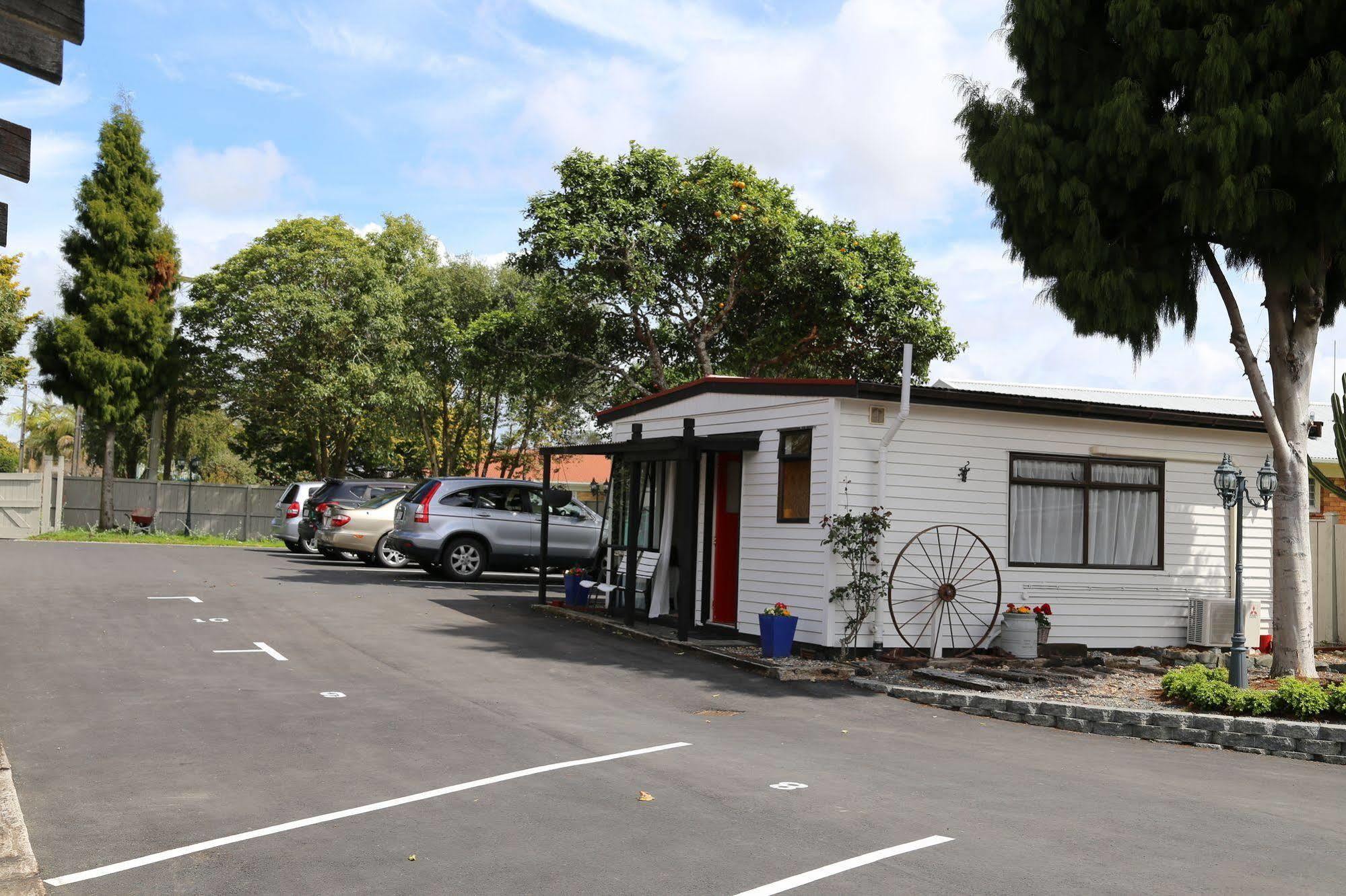 Papakura Motor Lodge & Motel Exterior photo