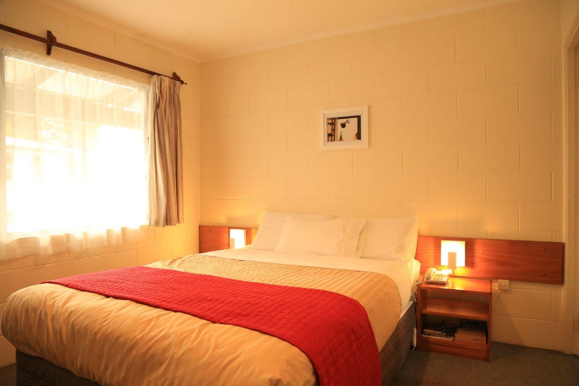 Papakura Motor Lodge & Motel Exterior photo